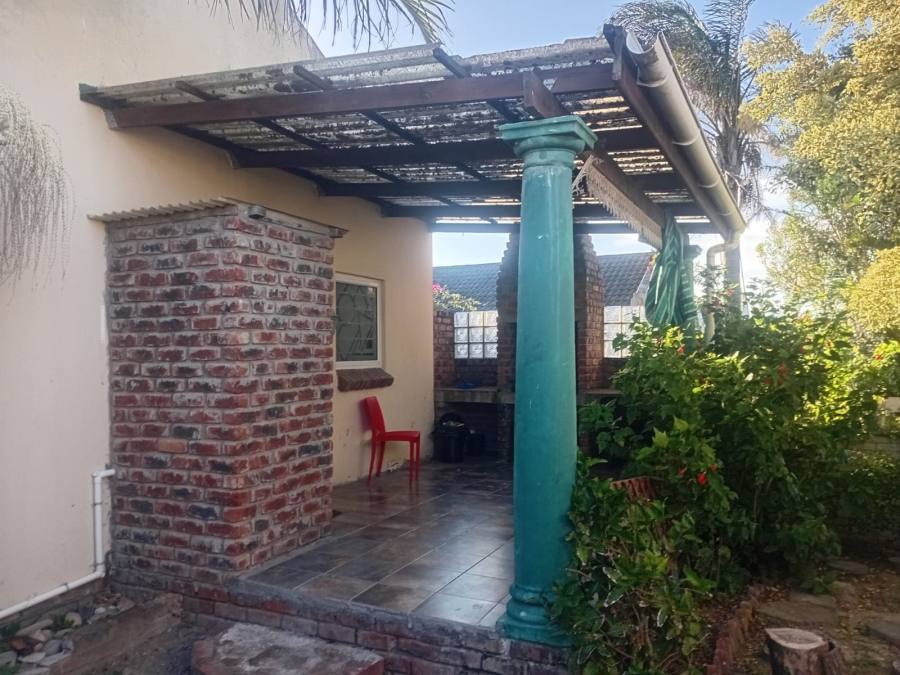 To Let 2 Bedroom Property for Rent in Beacon Bay Eastern Cape